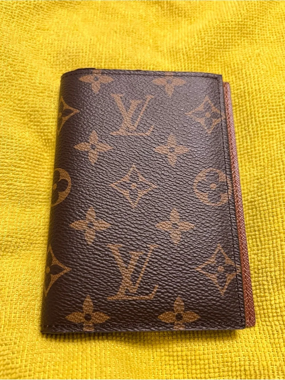 Louis Vuitton compact louis